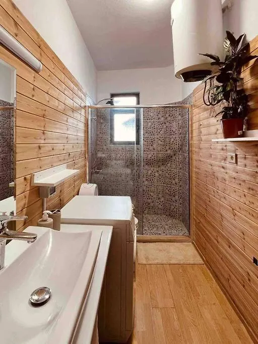 Zarlett House, Pazari Ri ,Villa With Garden,Parking Tirana
