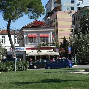 Jolly Center Tiran
